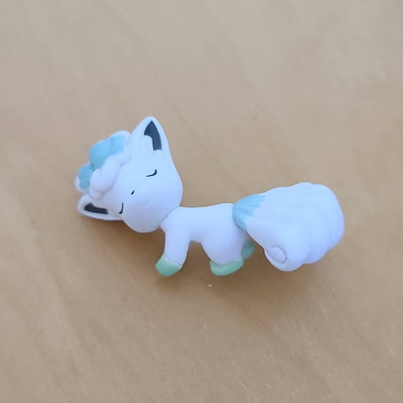 Pokémon Sleeping Alolan Vulpix Cable Protector - Picture 3 of 7